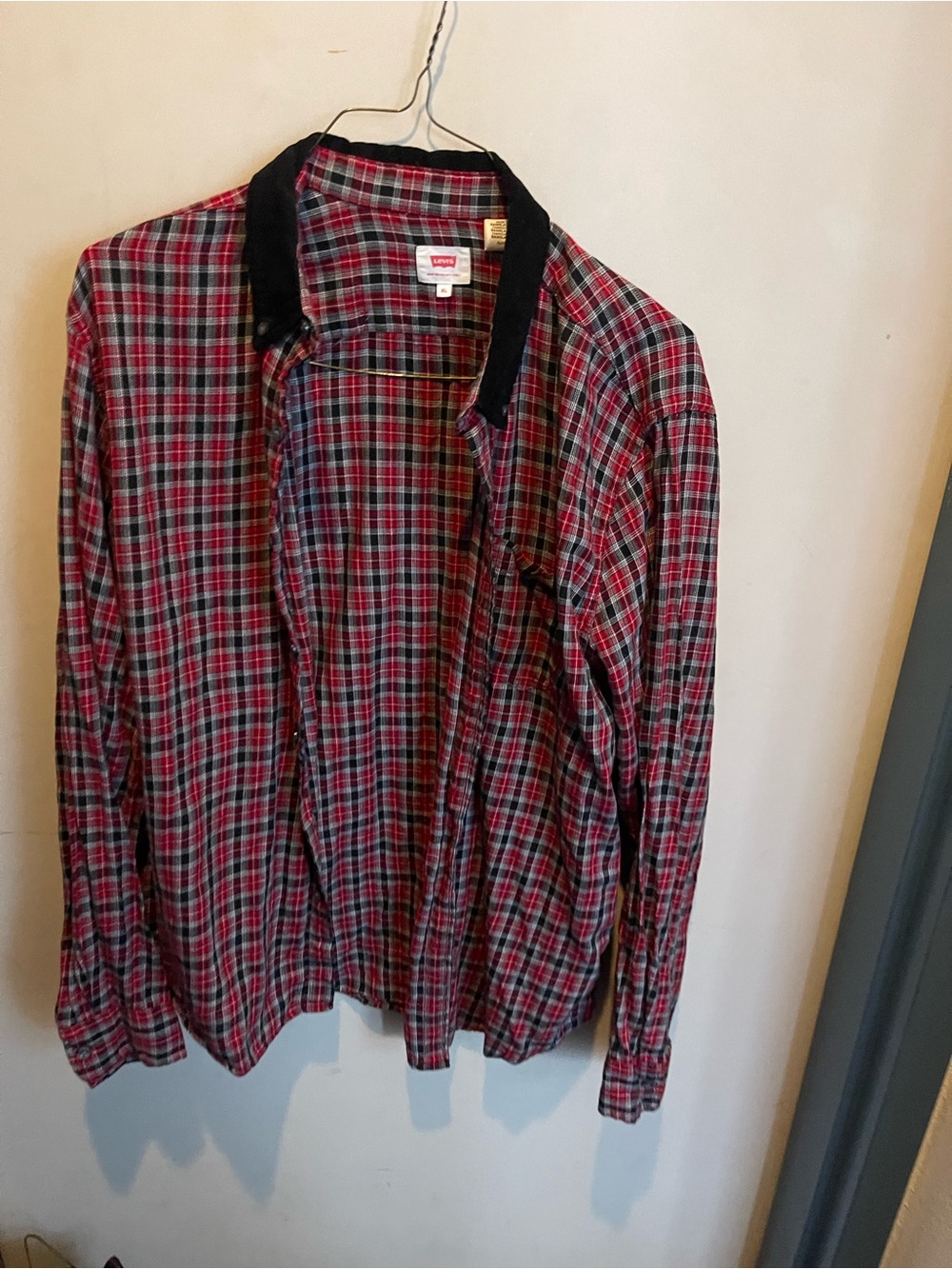 Levi's Red and Green Plaid Long-Sleeve Button-Down Shirt with Black Collar